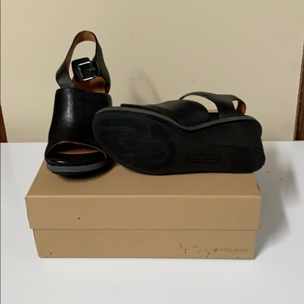 Kenneth Cole Gentle Souls Gerry wedge sandal!